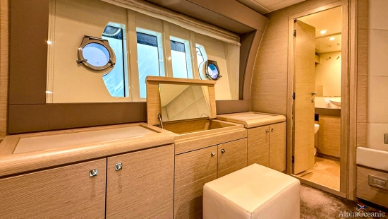 Ferretti 690 usado à venda