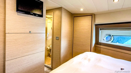 Ferretti 690 usado à venda