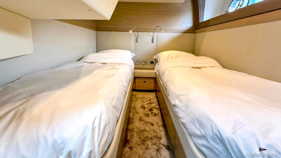 Ferretti 690 usado à venda
