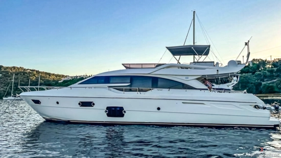 Ferretti 690 usado à venda