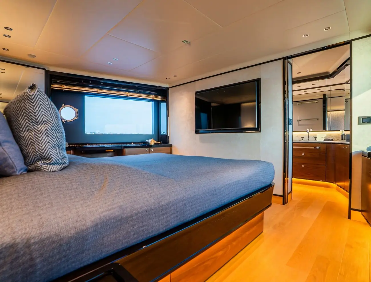 Absolute Navetta 68 usado à venda