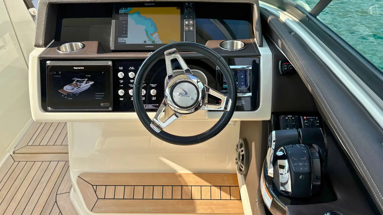 Sea Ray SLX 350 usata in vendita