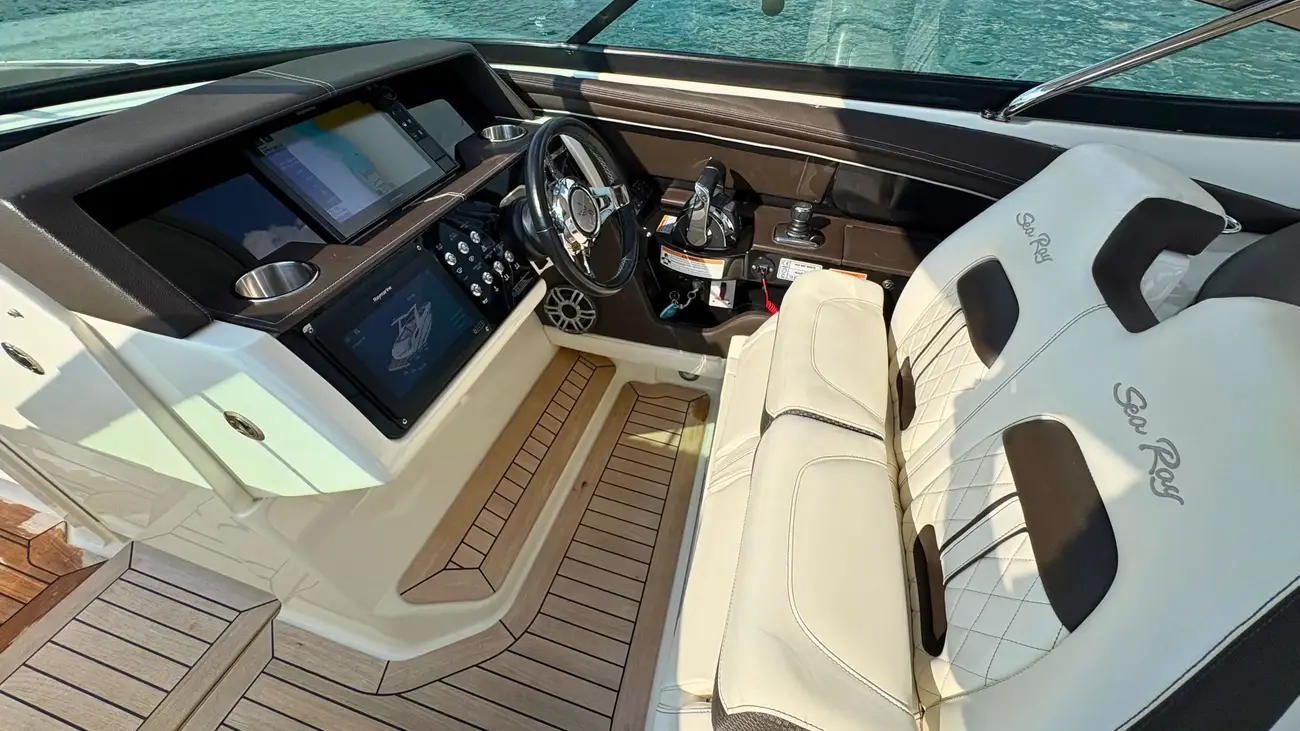 Sea Ray SLX 350 usata in vendita