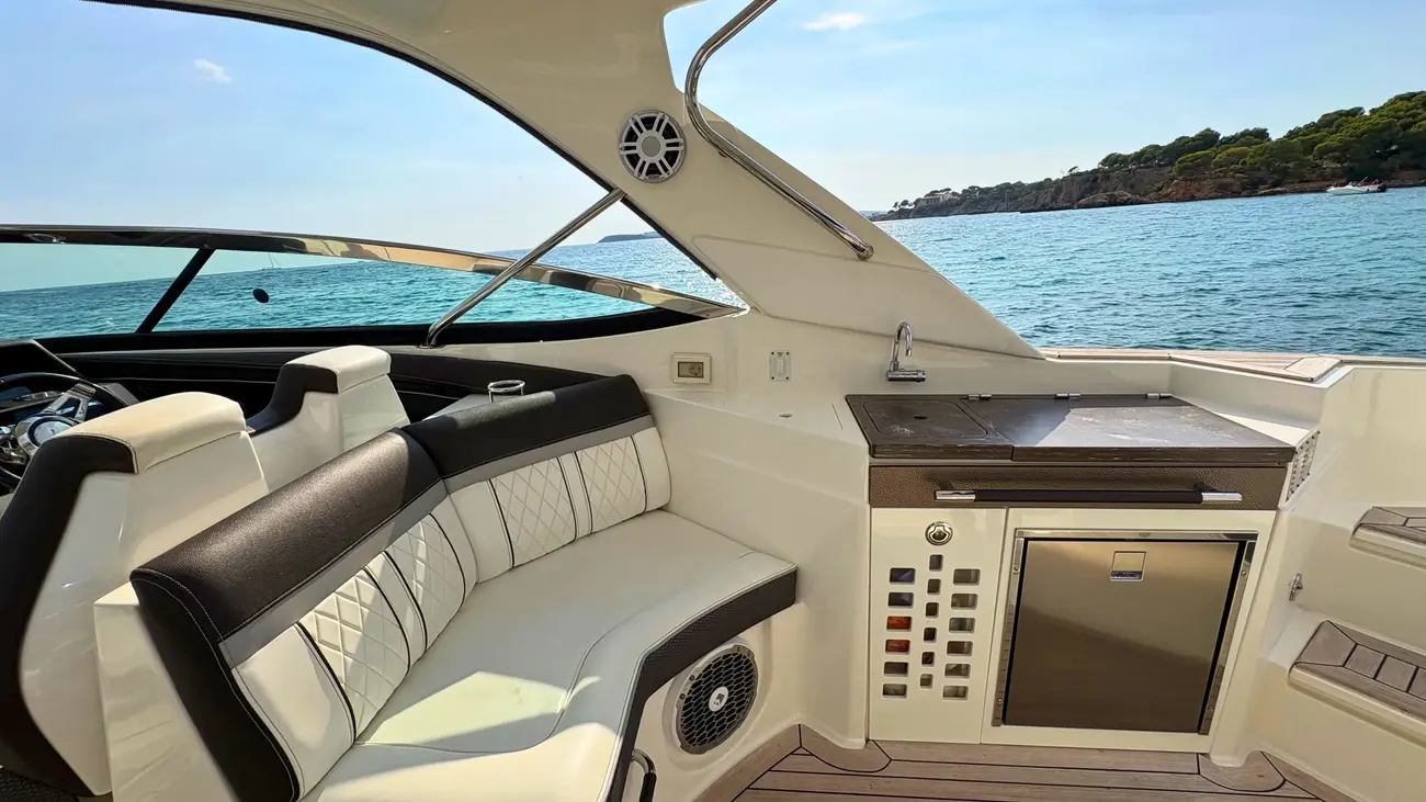 Sea Ray SLX 350 usata in vendita