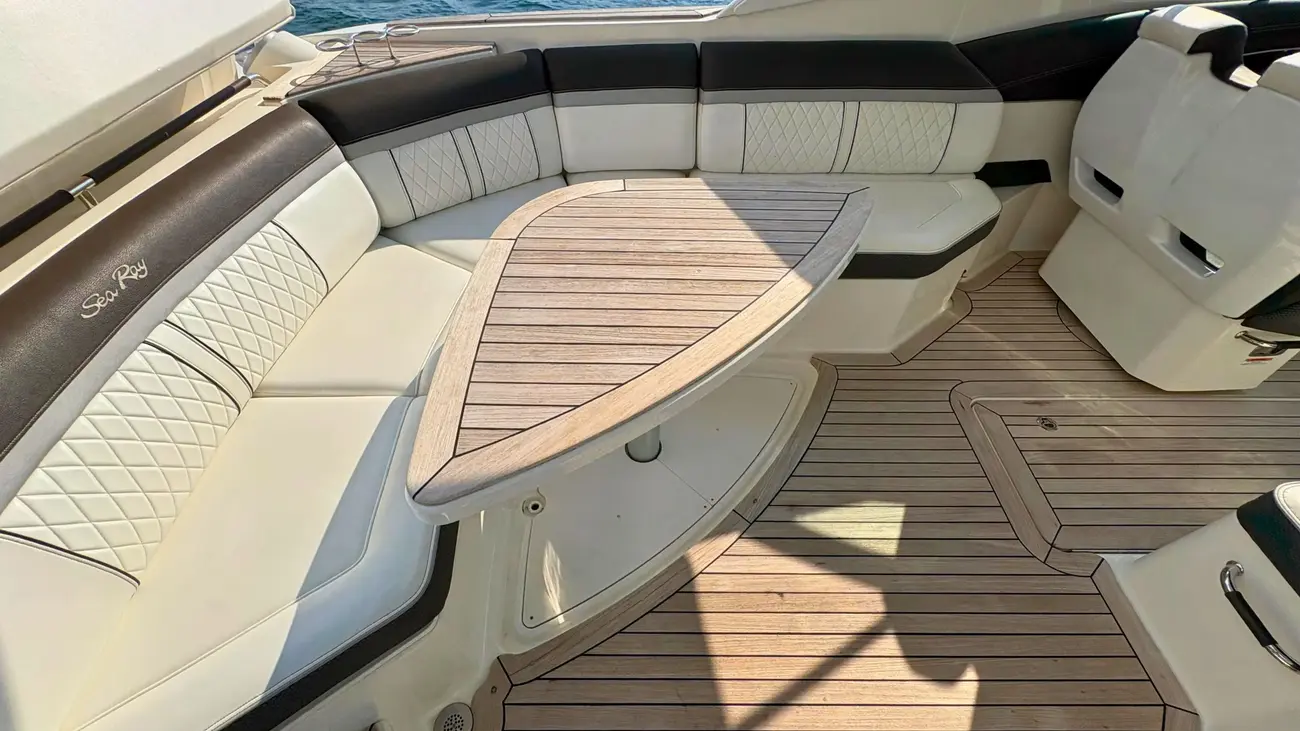 Sea Ray SLX 350 usata in vendita