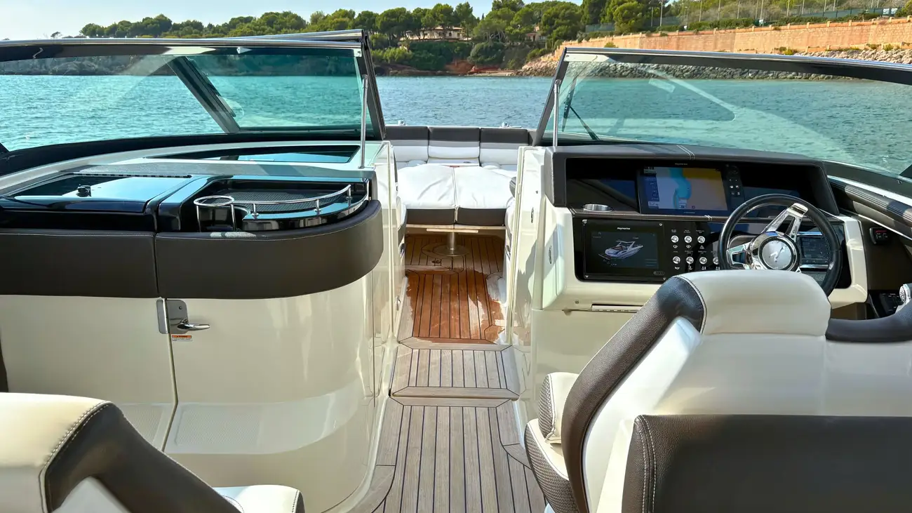 Sea Ray SLX 350 usata in vendita