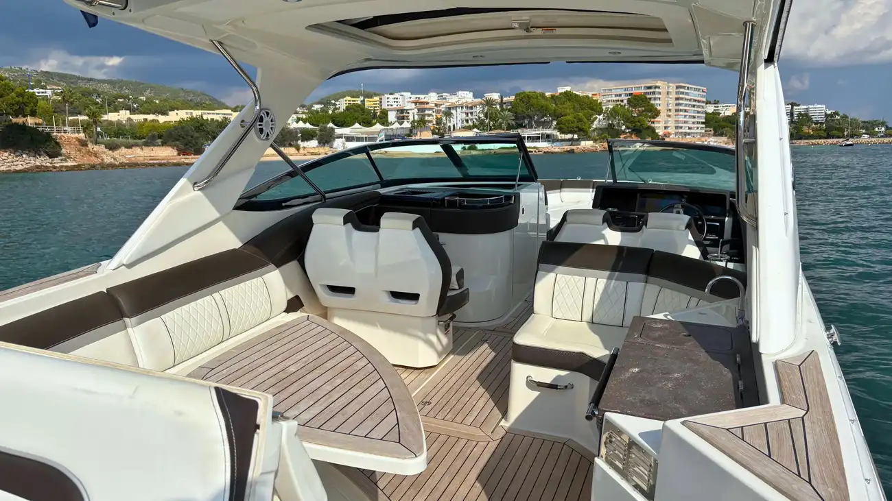 Sea Ray SLX 350 usata in vendita