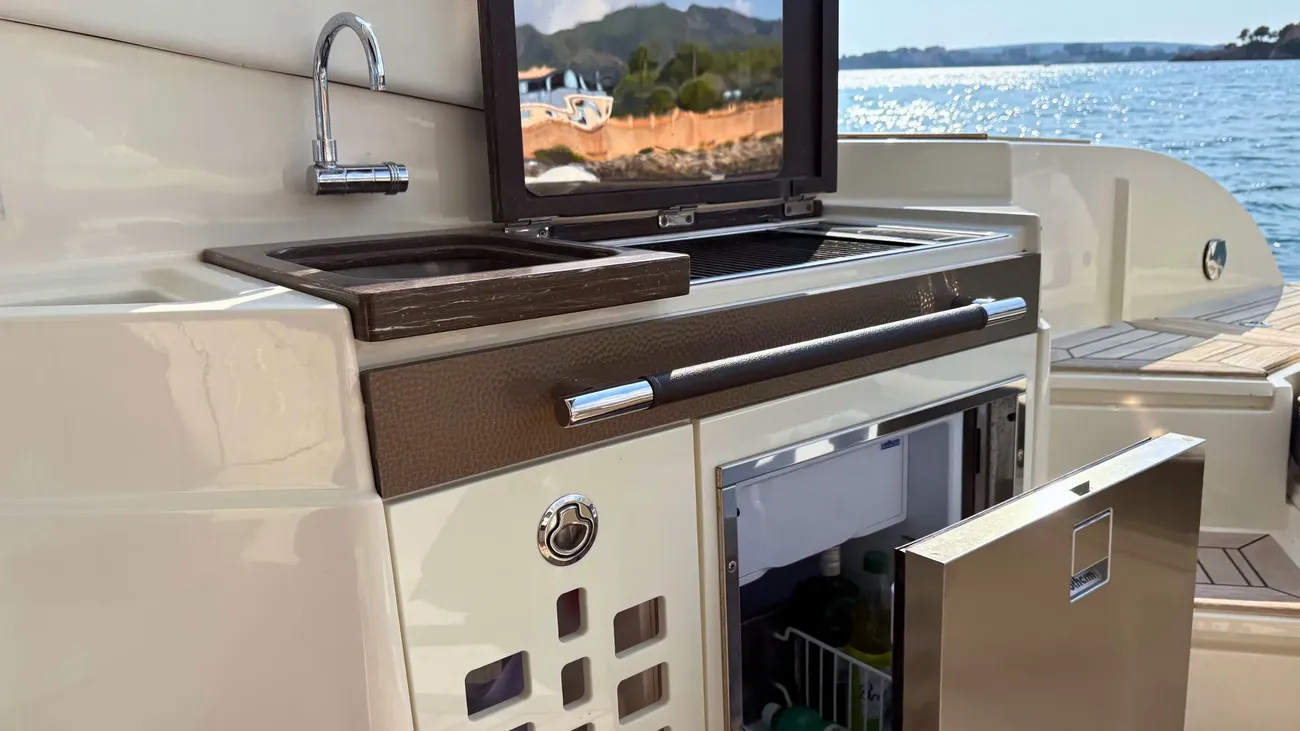 Sea Ray SLX 350 usata in vendita