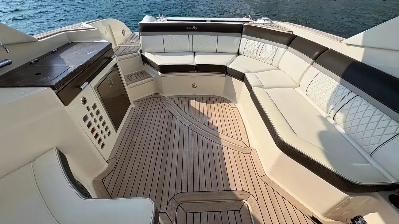 Sea Ray SLX 350 usata in vendita