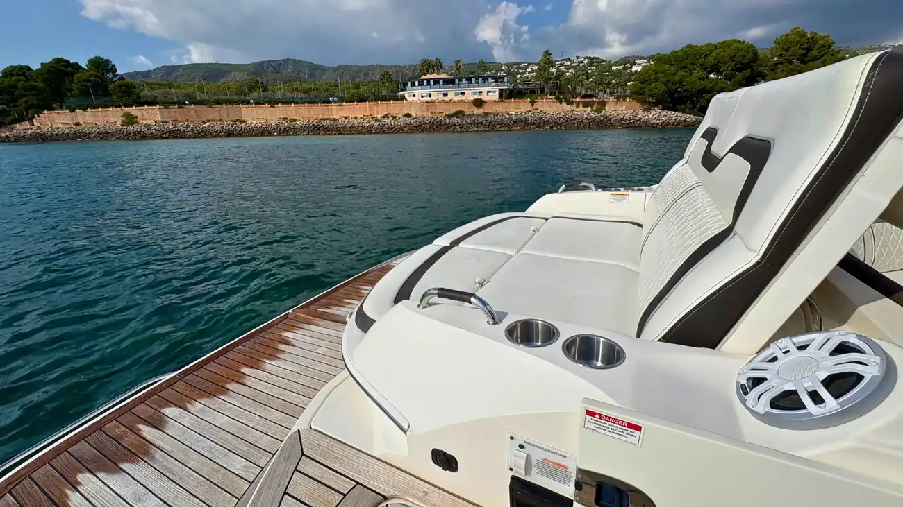 Sea Ray SLX 350 usata in vendita
