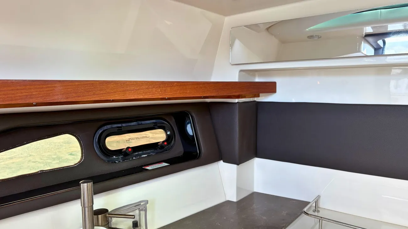 Sea Ray SLX 350 usata in vendita