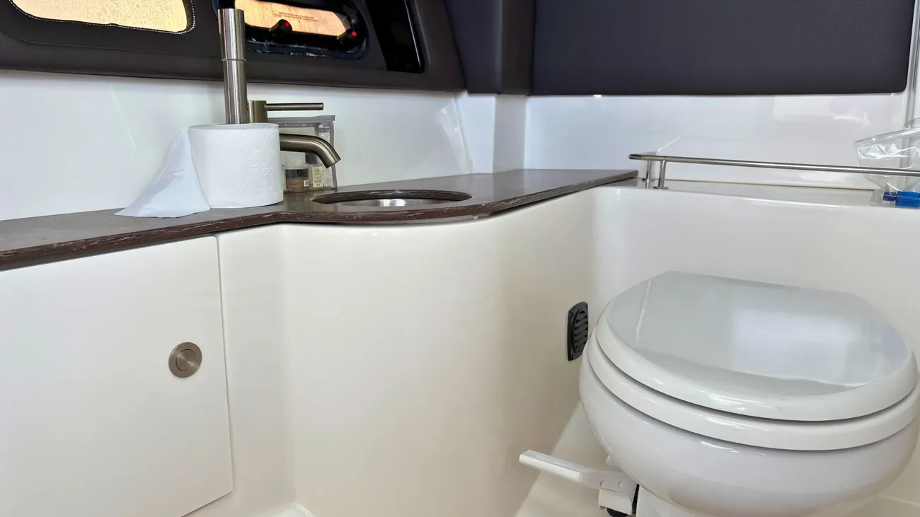 Sea Ray SLX 350 usata in vendita