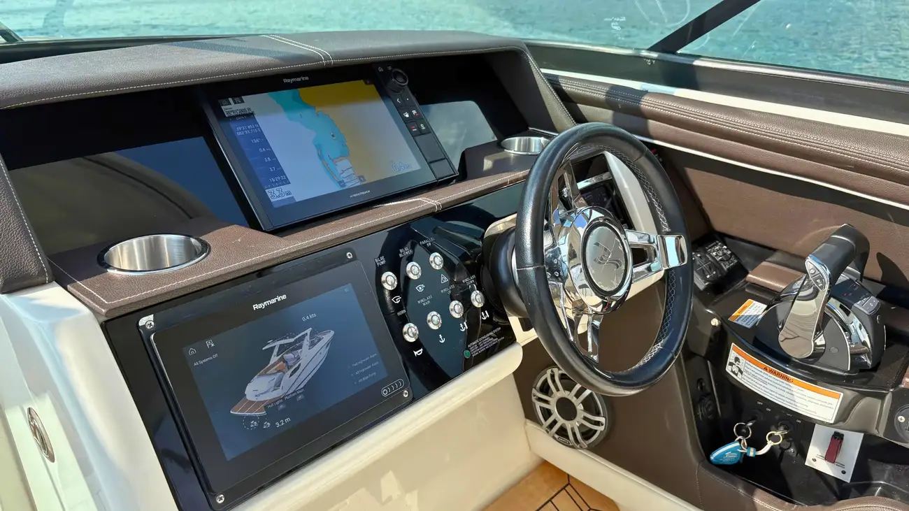 Sea Ray SLX 350 usata in vendita