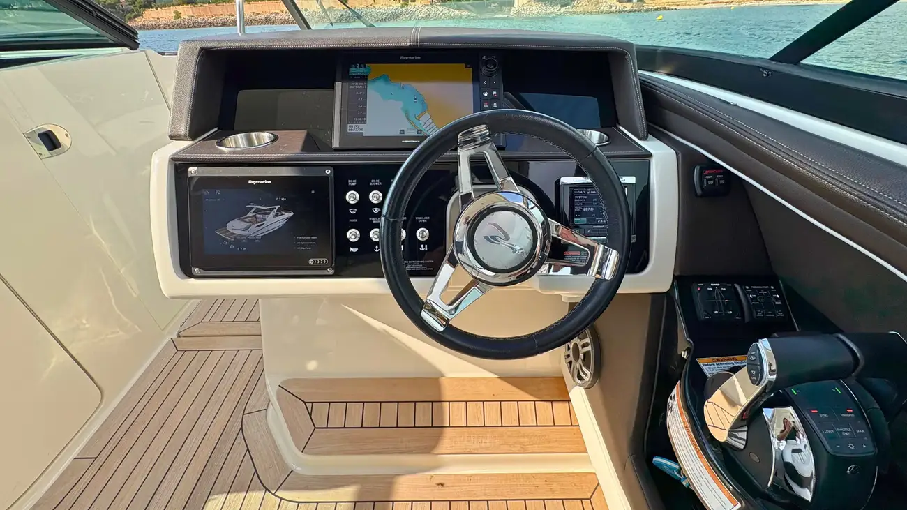 Sea Ray SLX 350 usata in vendita