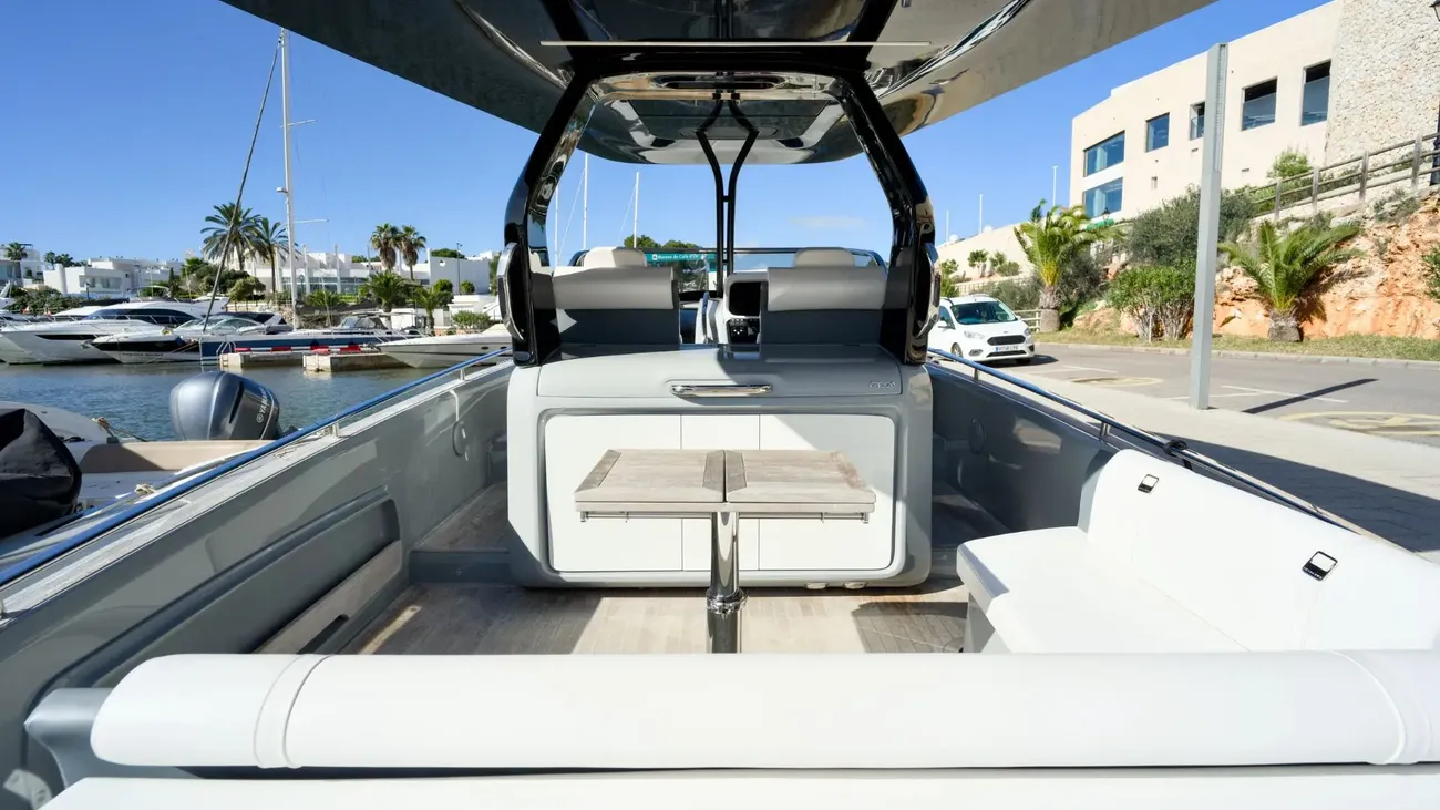 Invictus Yacht 320 GT usata in vendita