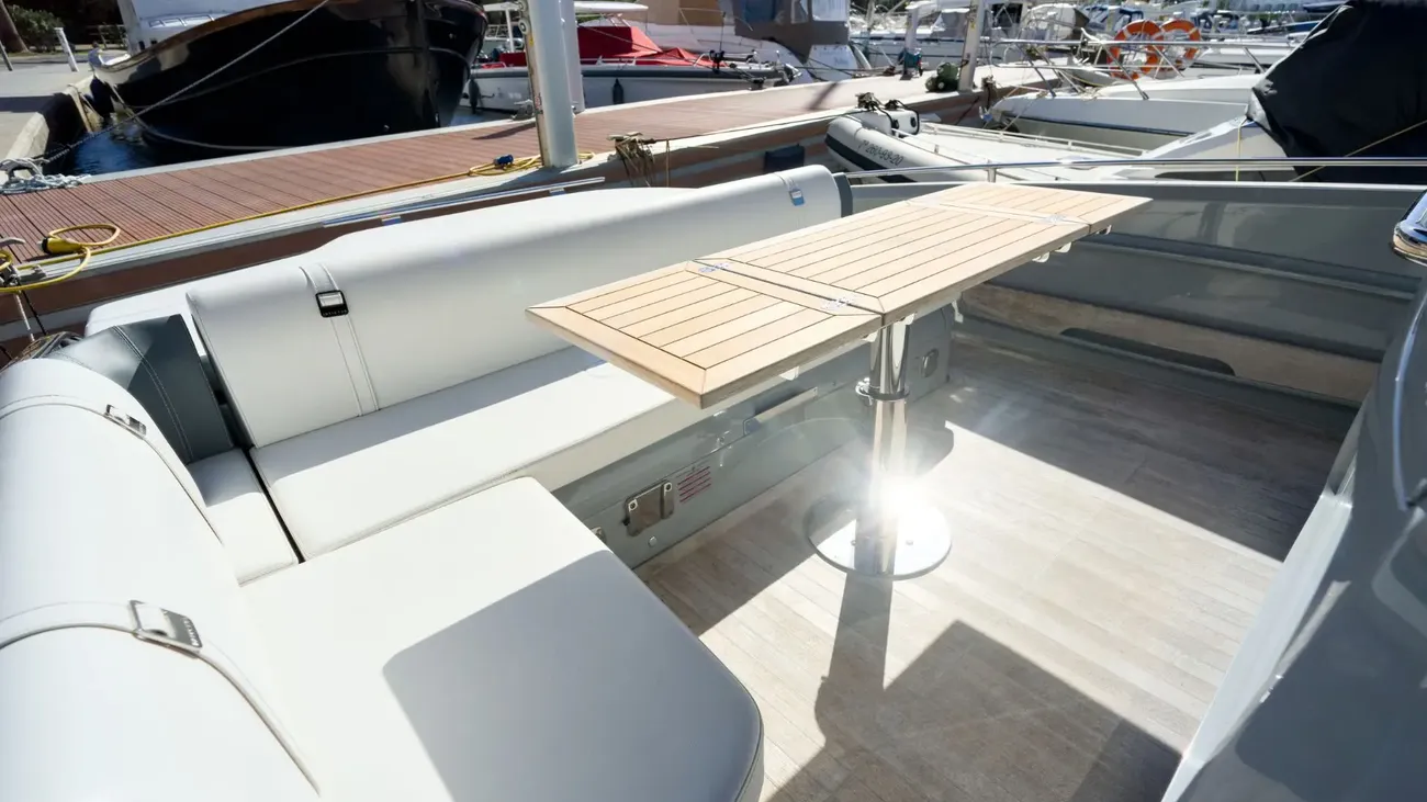 Invictus Yacht 320 GT usata in vendita