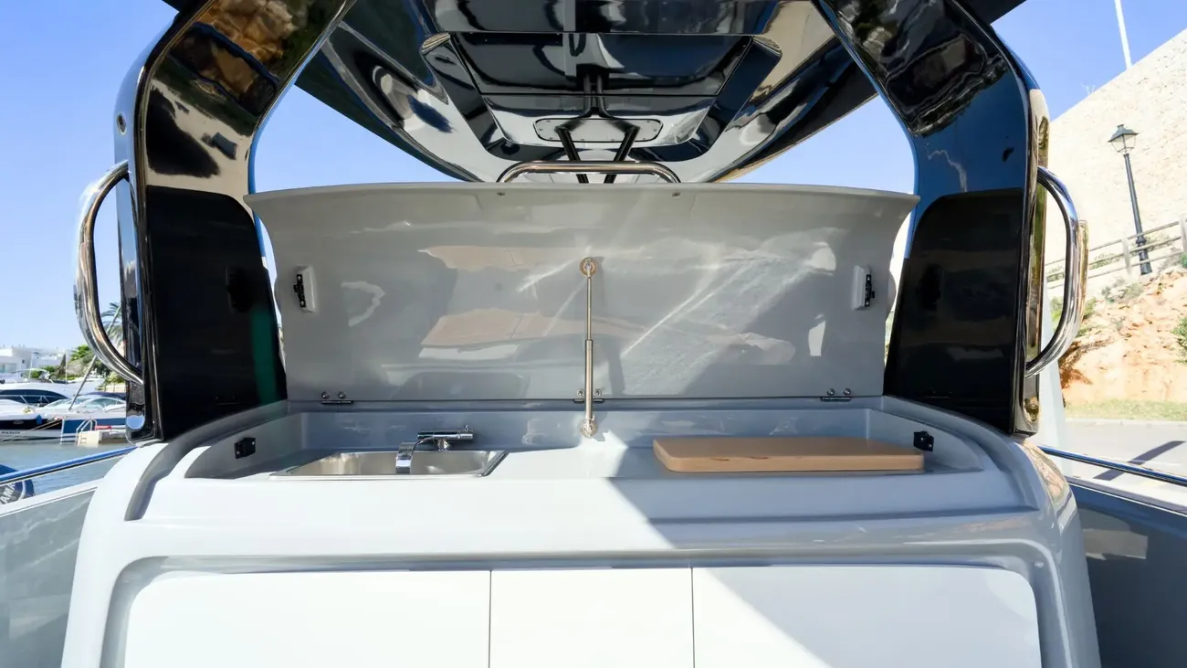 Invictus Yacht 320 GT usata in vendita