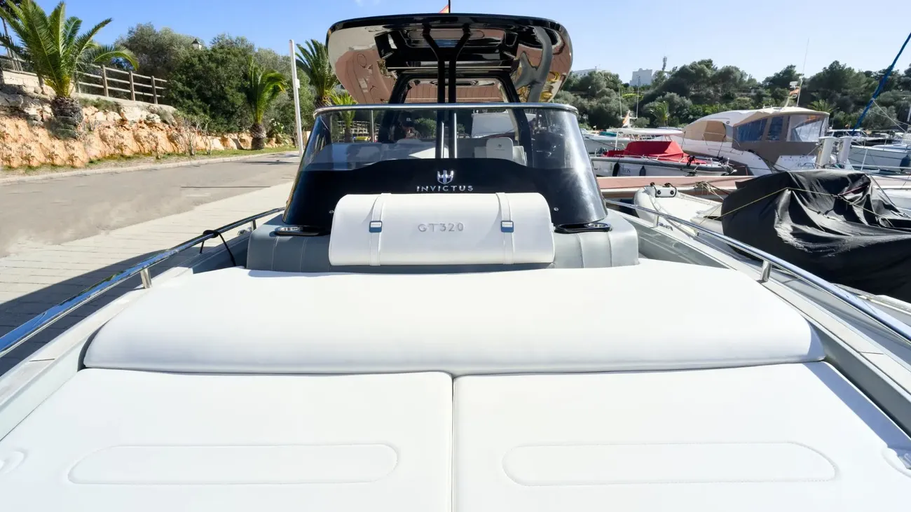 Invictus Yacht 320 GT usata in vendita