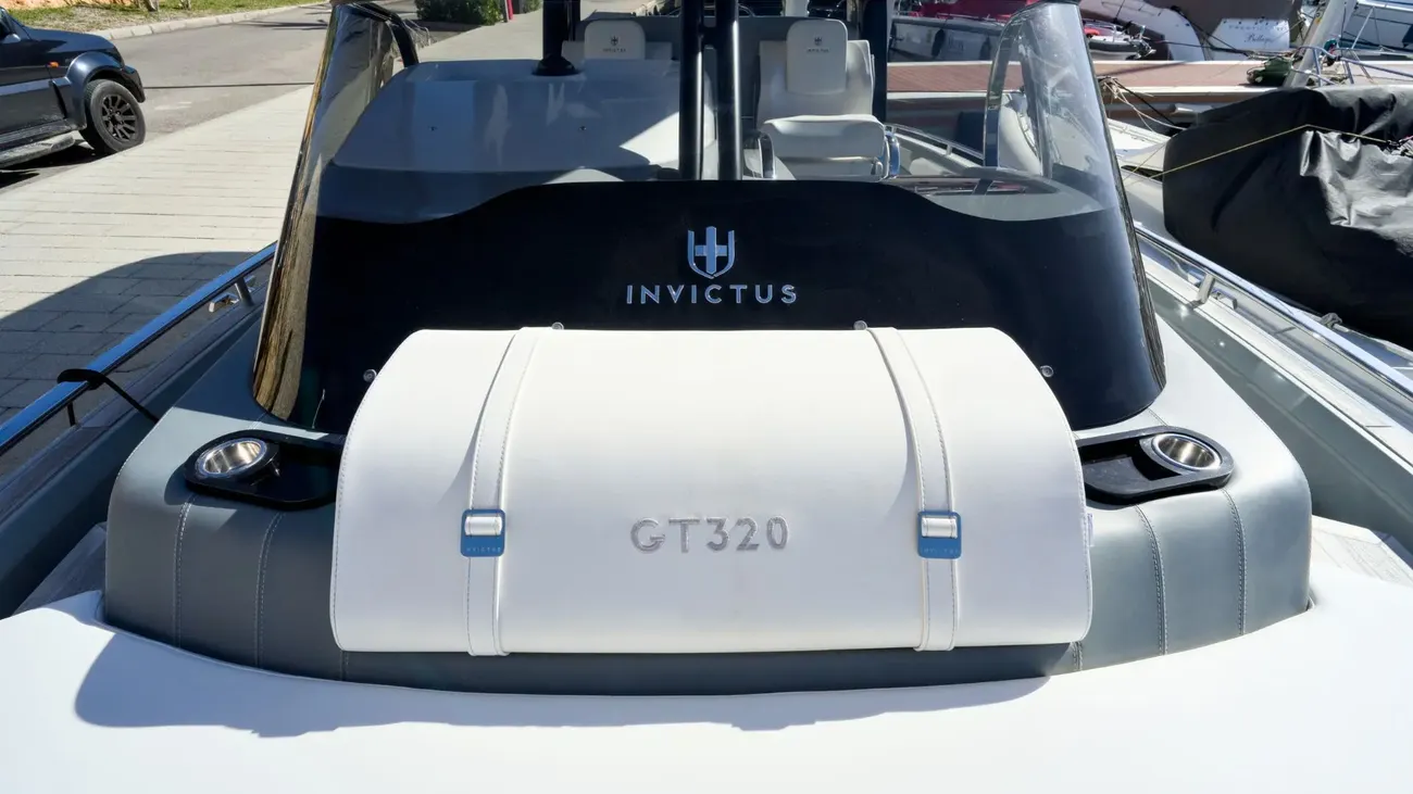 Invictus Yacht 320 GT usata in vendita