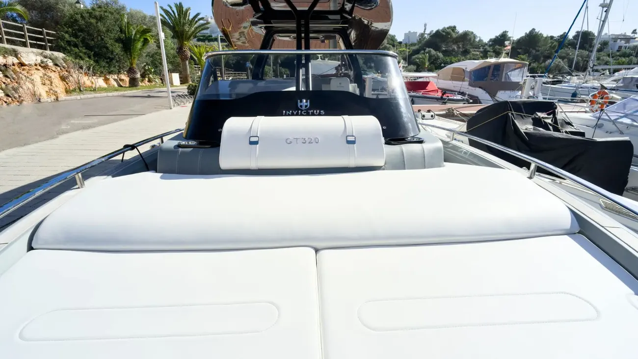 Invictus Yacht 320 GT usata in vendita