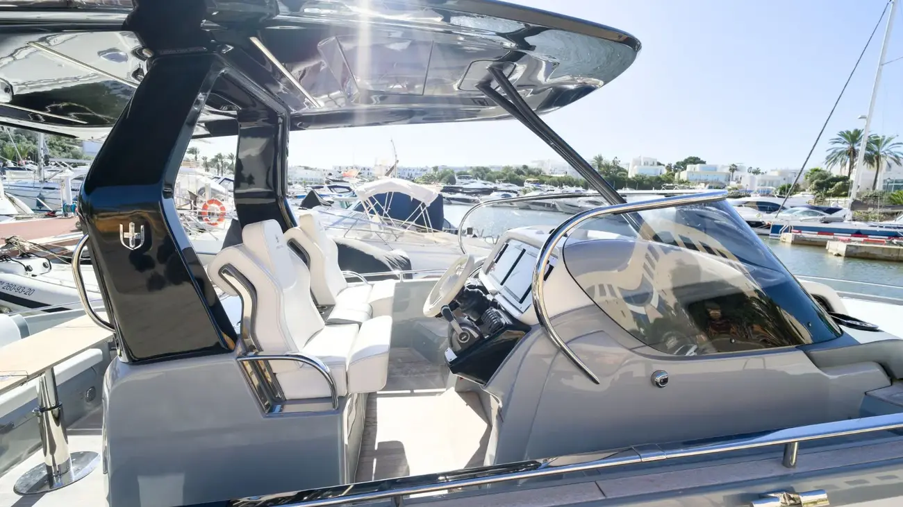 Invictus Yacht 320 GT usata in vendita