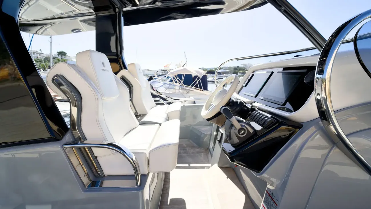 Invictus Yacht 320 GT usata in vendita