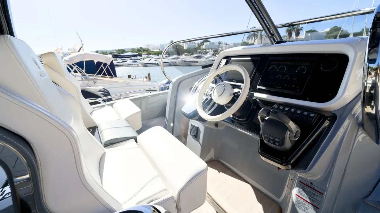 Invictus Yacht 320 GT usata in vendita