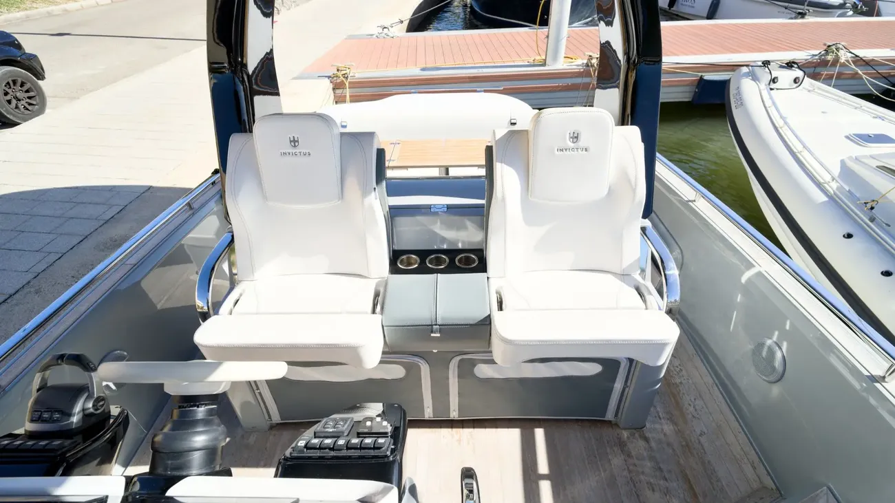 Invictus Yacht 320 GT usata in vendita