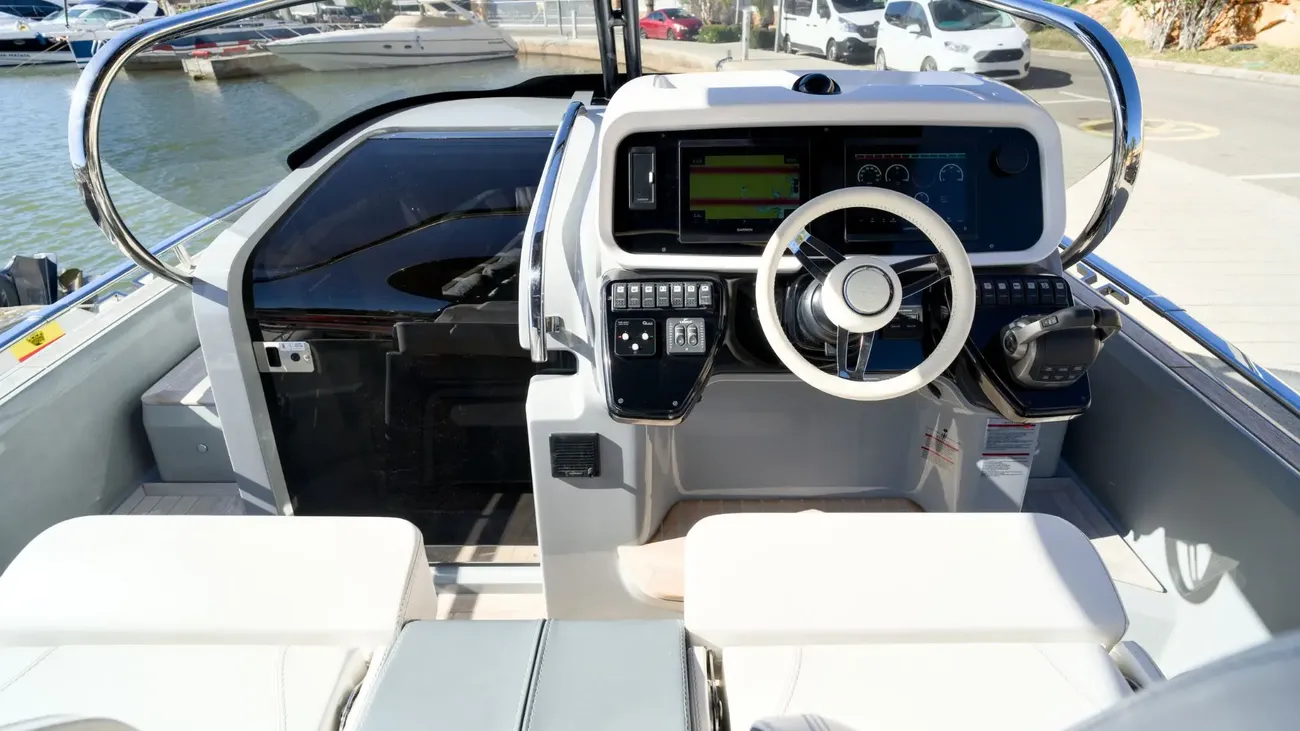 Invictus Yacht 320 GT usata in vendita