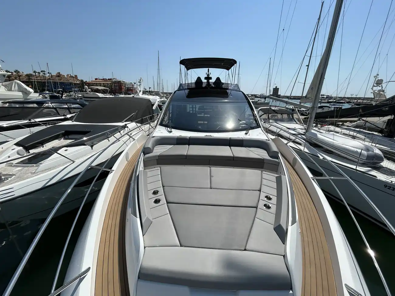 Sunseeker 65 Sport Yacht usado à venda