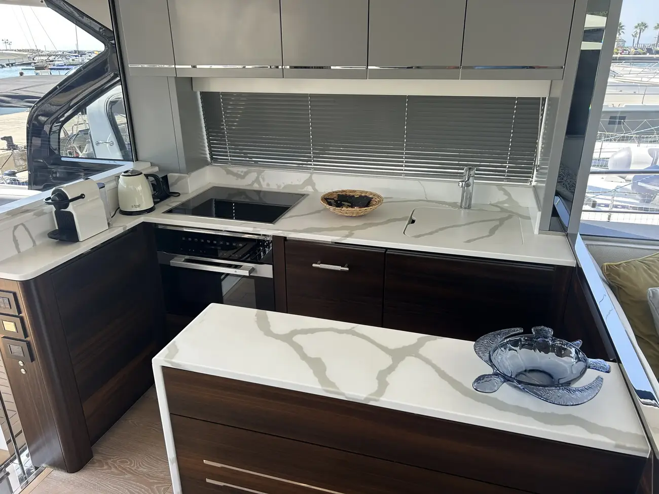Sunseeker 65 Sport Yacht usado à venda