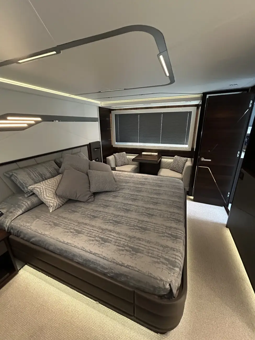 Sunseeker 65 Sport Yacht usado à venda