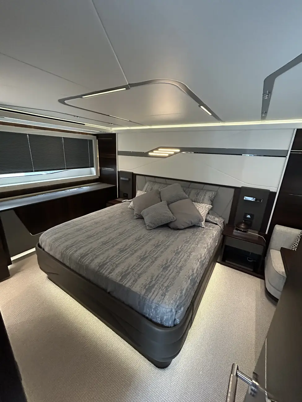 Sunseeker 65 Sport Yacht usado à venda