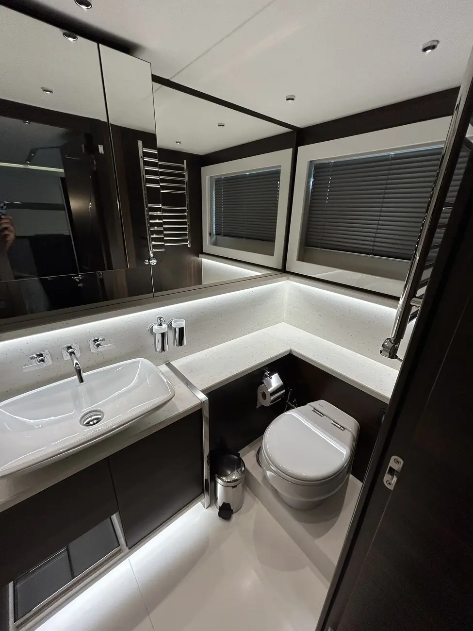 Sunseeker 65 Sport Yacht usado à venda