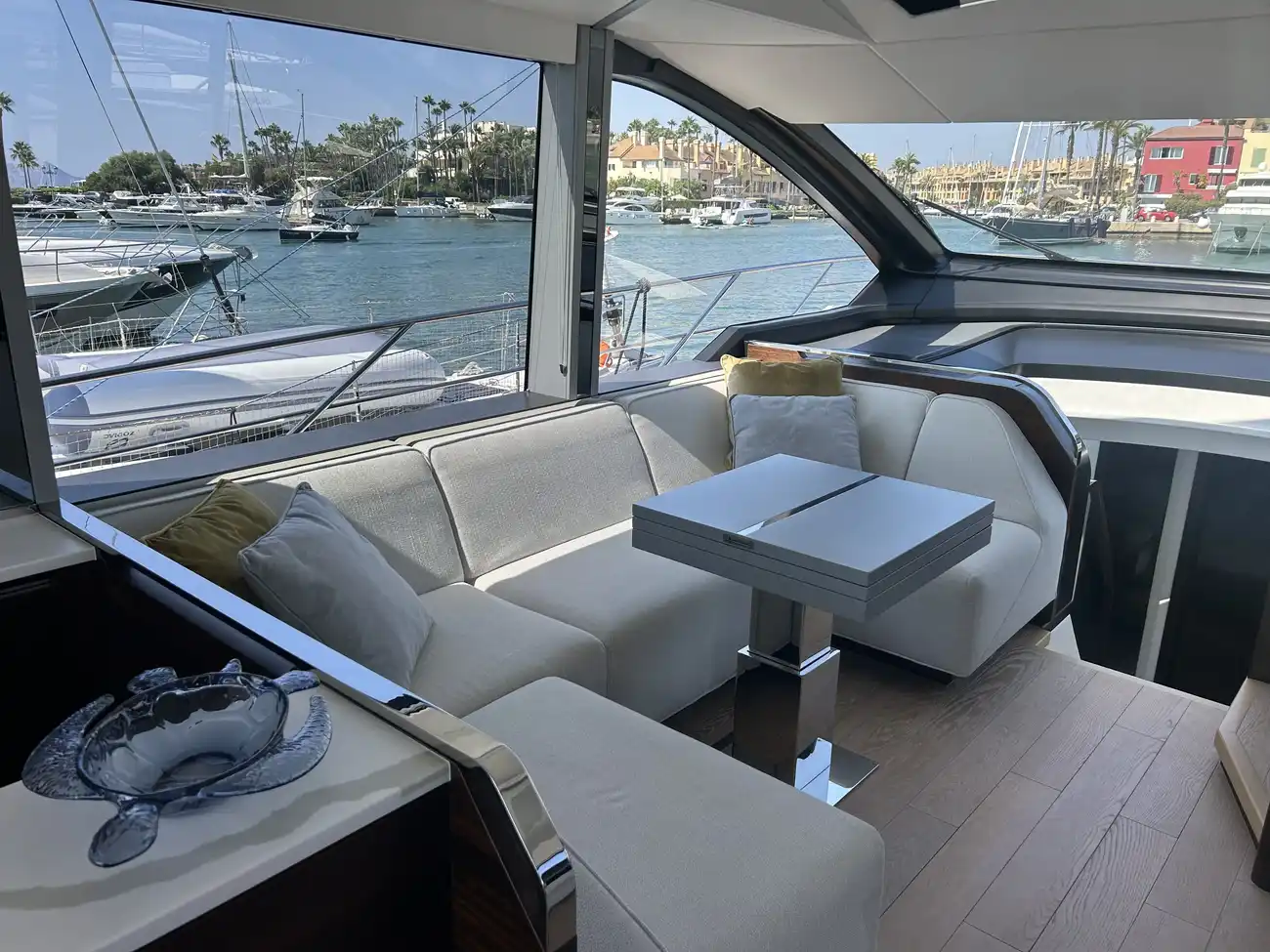 Sunseeker 65 Sport Yacht usado à venda
