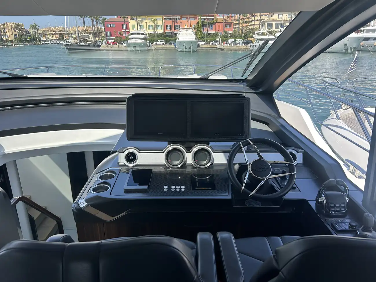 Sunseeker 65 Sport Yacht usado à venda