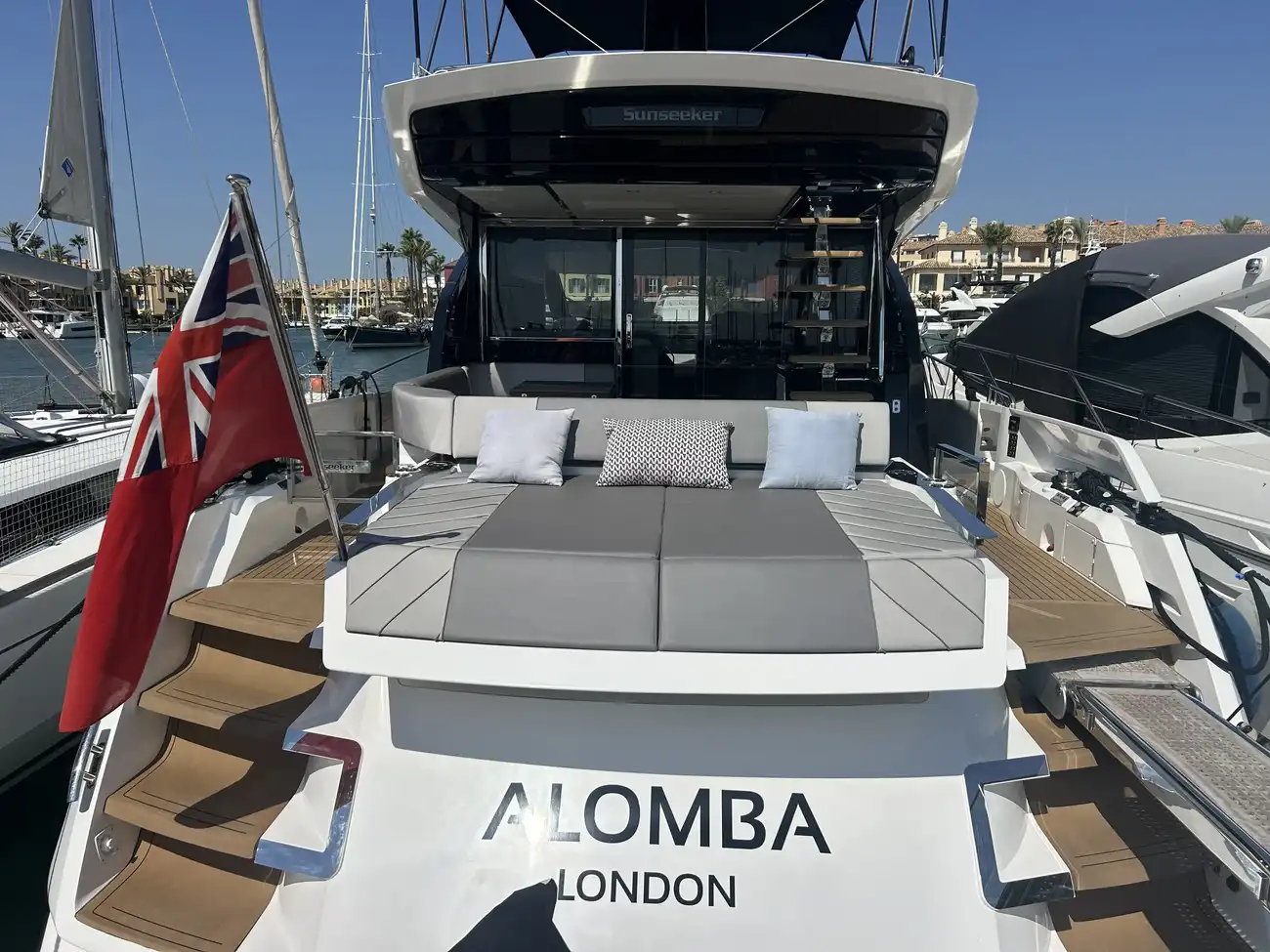 Sunseeker 65 Sport Yacht usado à venda