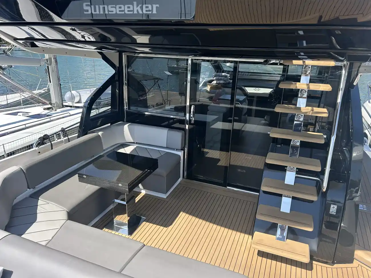 Sunseeker 65 Sport Yacht usado à venda