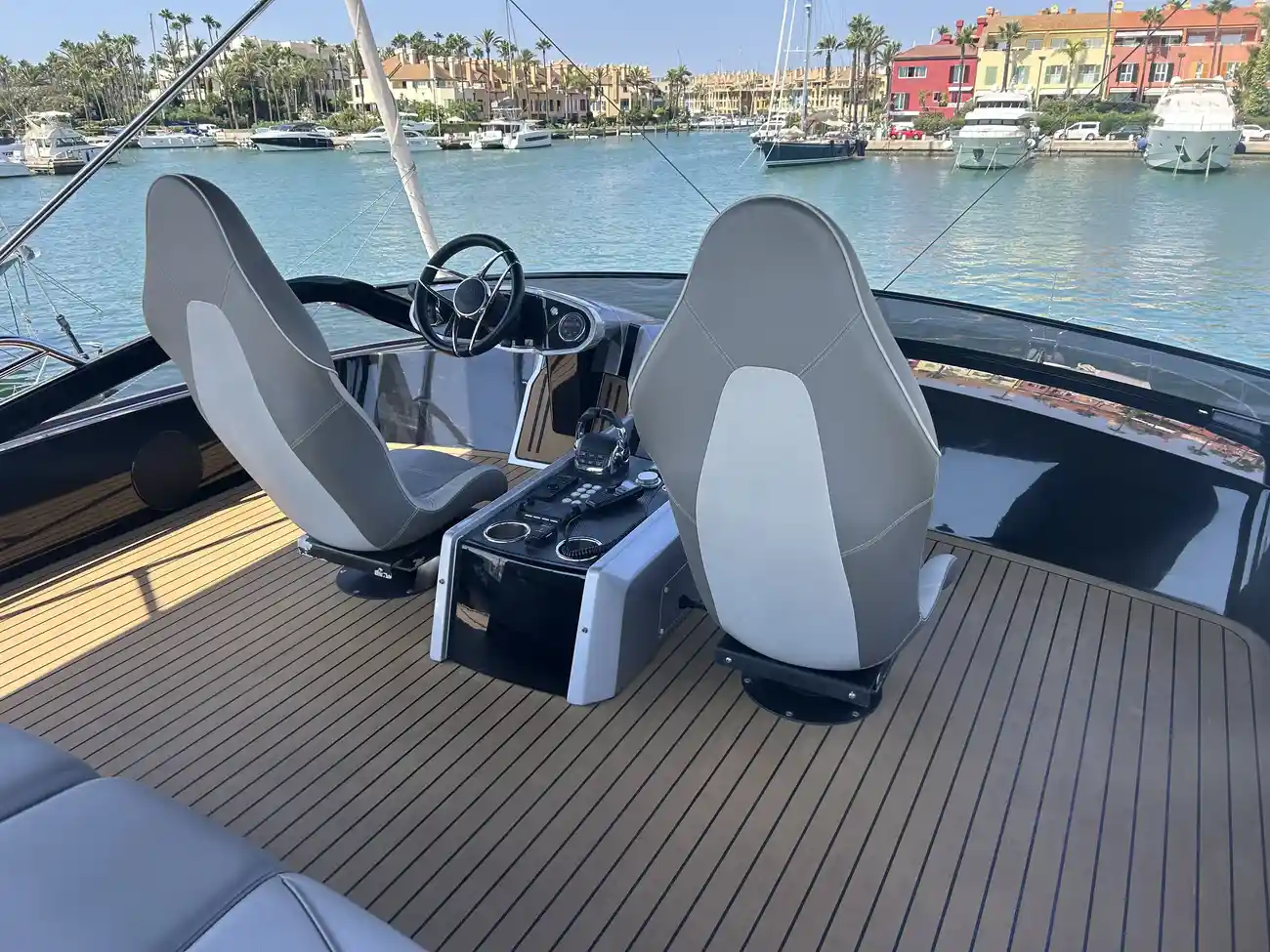 Sunseeker 65 Sport Yacht usado à venda