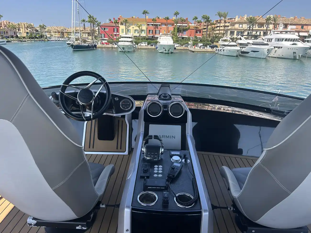 Sunseeker 65 Sport Yacht usado à venda