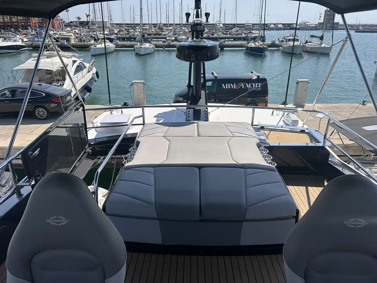 Sunseeker 65 Sport Yacht usado à venda