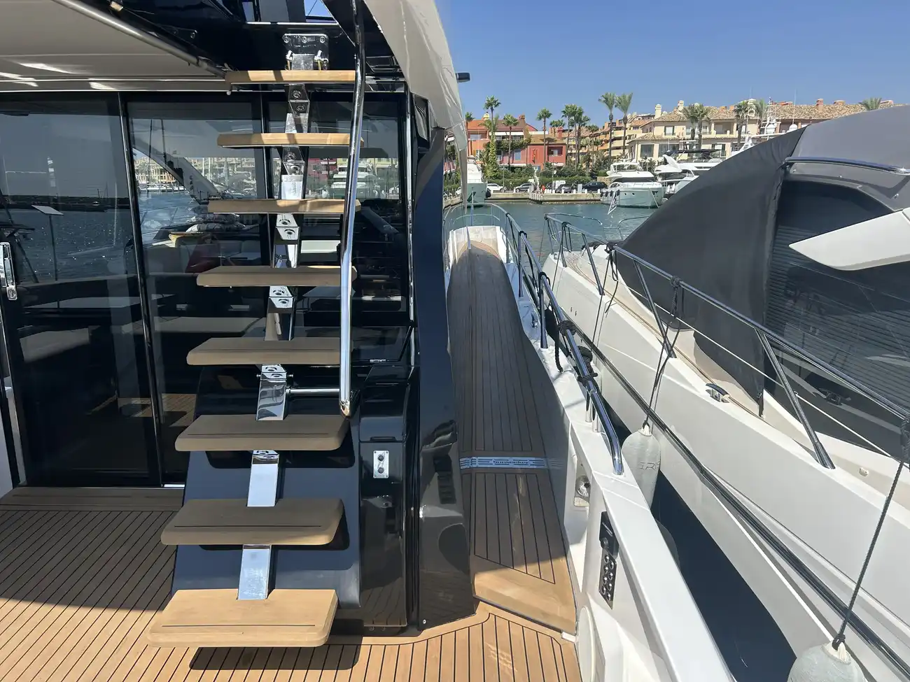 Sunseeker 65 Sport Yacht usado à venda