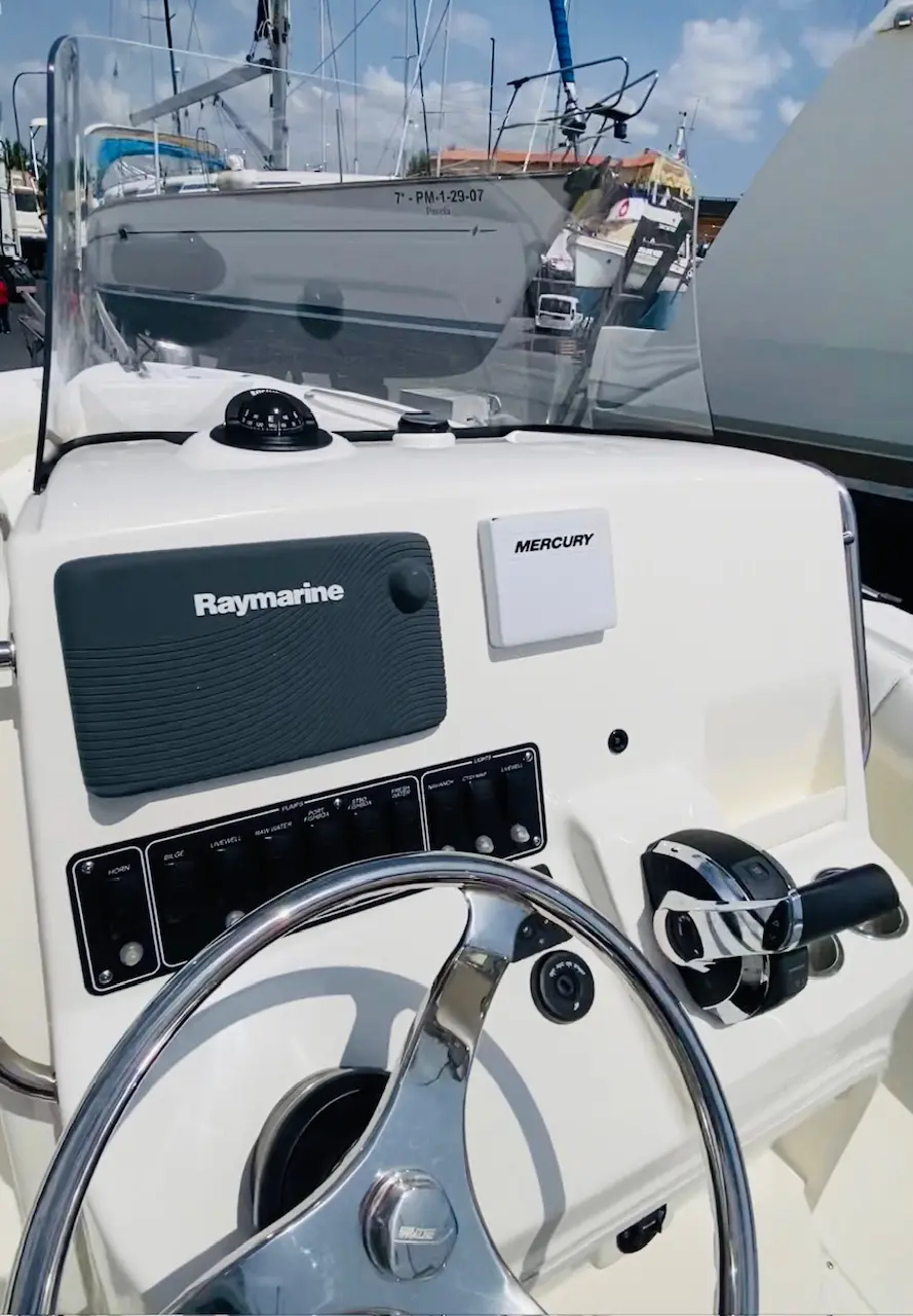 Boston Whaler 220 Outrage usata in vendita
