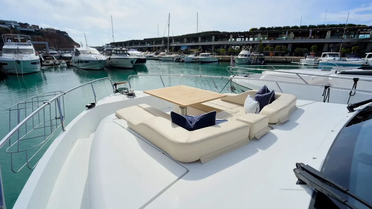 Sealine F530 usado à venda