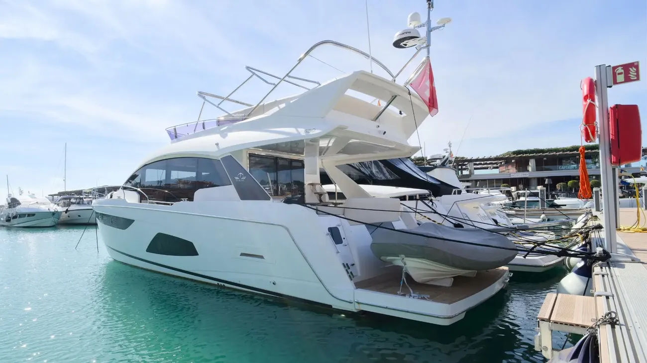 Sealine F530 usado à venda