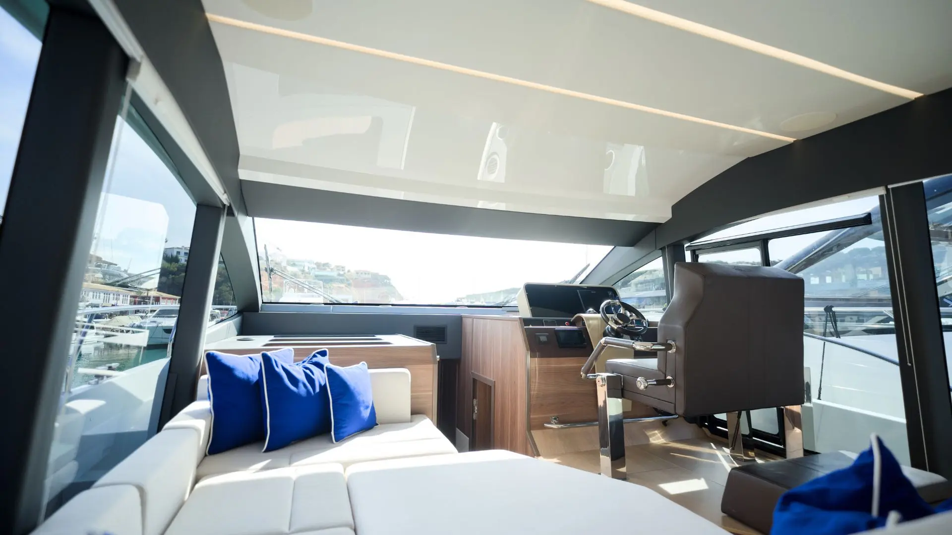 Sealine F530 usado à venda