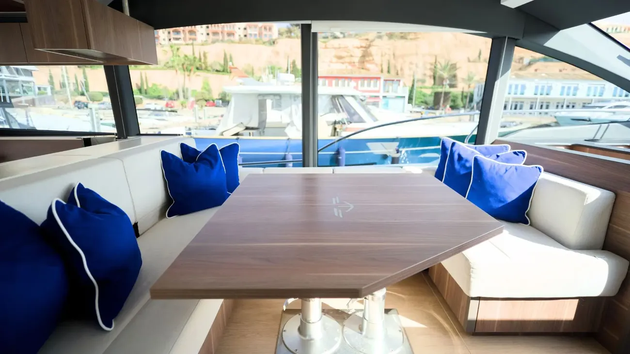 Sealine F530 usado à venda