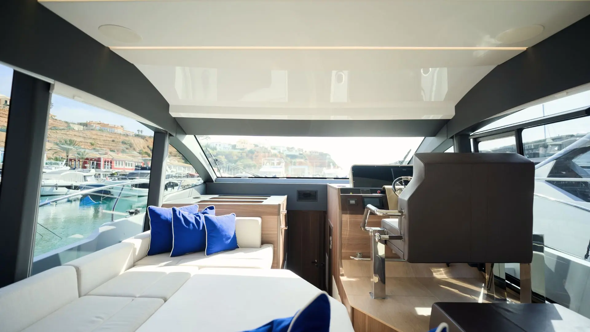 Sealine F530 usado à venda