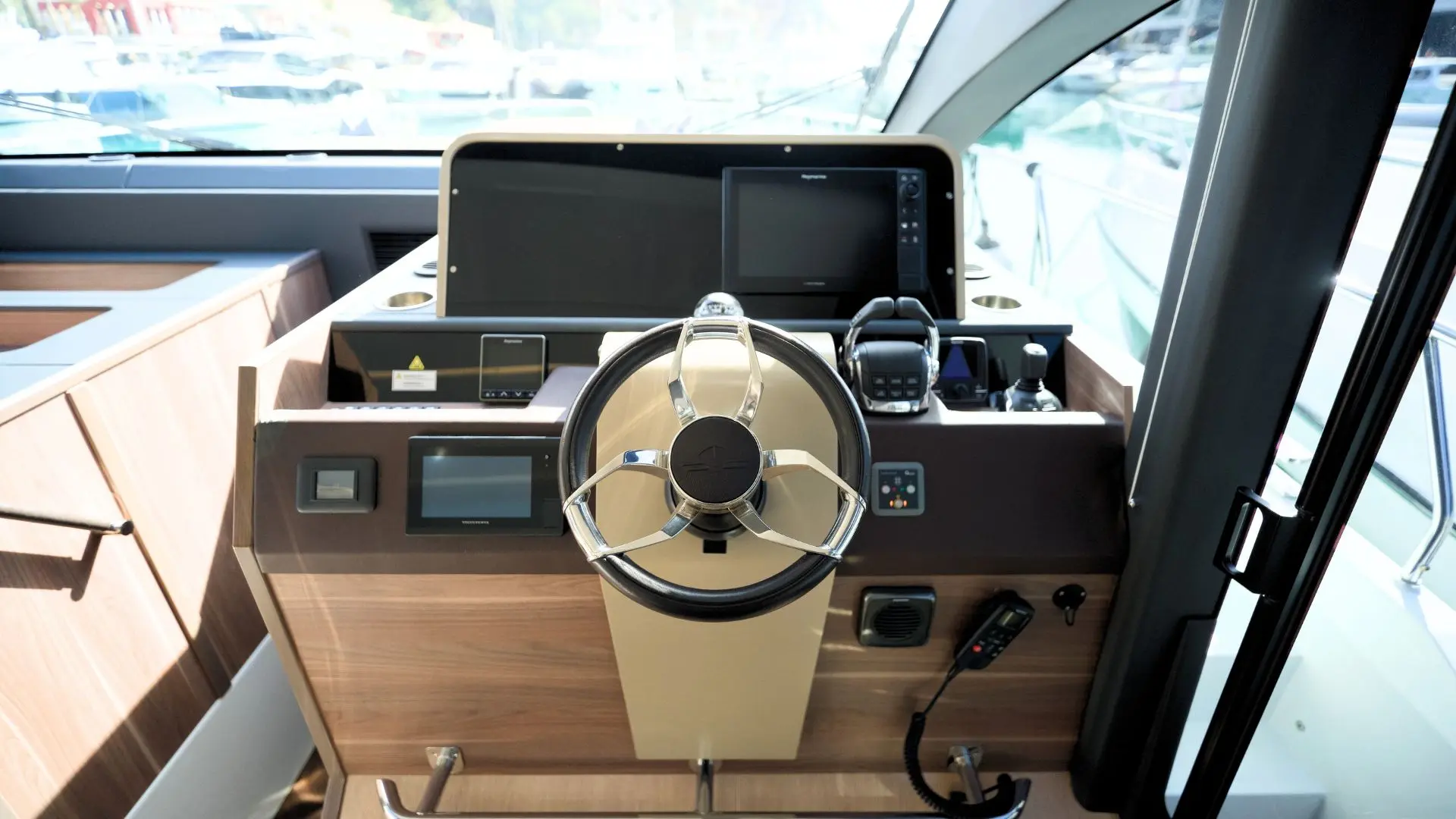 Sealine F530 usado à venda