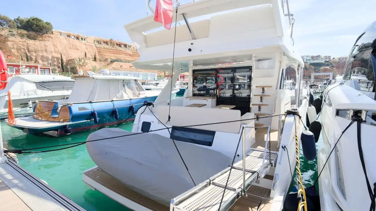 Sealine F530 usado à venda